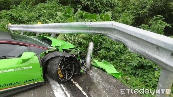 北宜公路上被撞斷的護欄