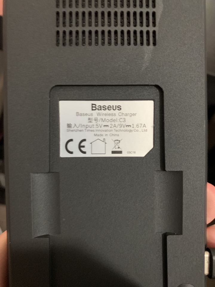 （更新：應是充電板問題） XS MAX升上iOS 12.2後無法無線充電