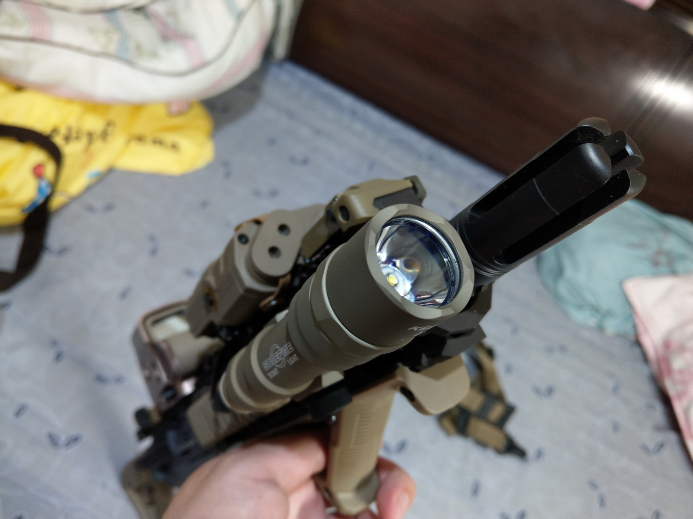 不專業簡易開箱 ( SureFire M600DF 1500流明 戰術槍燈 )