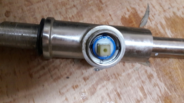 貴死人的單槍水龍頭(換閥芯)