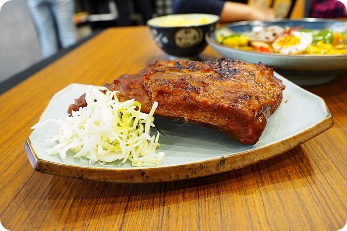 ▋微風南山美食▋樂咖 Loka 湯咖哩！沖繩湯咖哩＋炙燒和牛雙重享受。