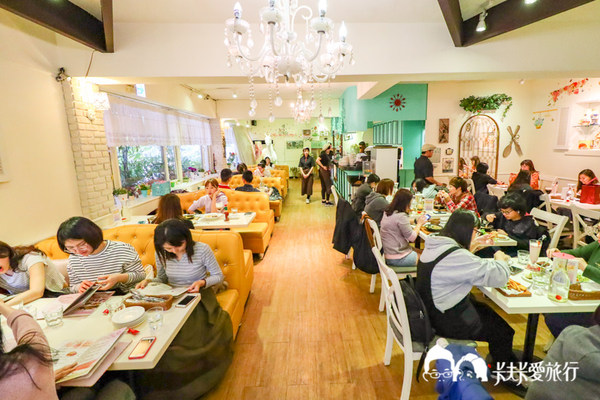 台北西門町下午茶-Oyami cafe｜龍蝦義大利麵霸氣登場夢幻甜點下午茶披薩