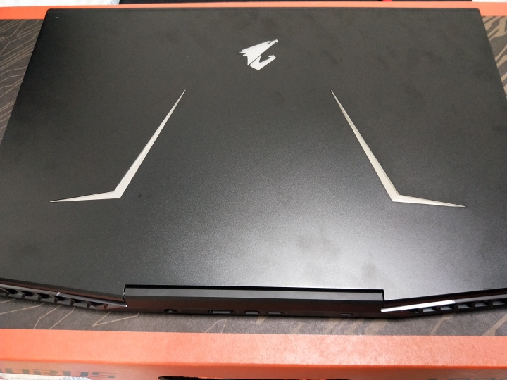 Aorus 15-X9 不專業沒測試的開箱(為了Aorus活動)