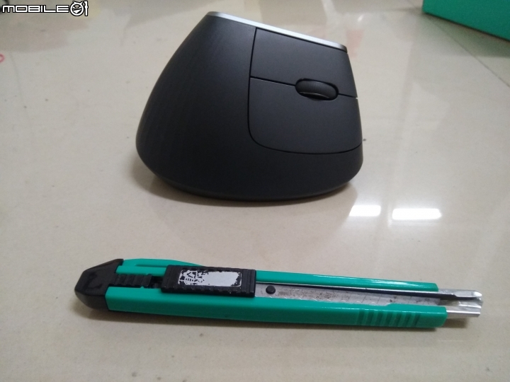 [開箱文]Logitech MX Vertical滑鼠開箱(圖多)