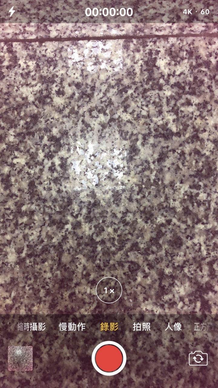iPhone 8+ 主相機鏡頭四周出現偏紅色調