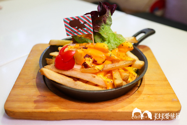 台北西門町下午茶-Oyami cafe｜龍蝦義大利麵霸氣登場夢幻甜點下午茶披薩