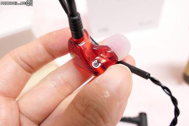 [開箱評測]FiiO FA1 入耳式耳機～採用樓氏全頻單動鐵/三音分頻/MMCX可換線～舒適好入耳！