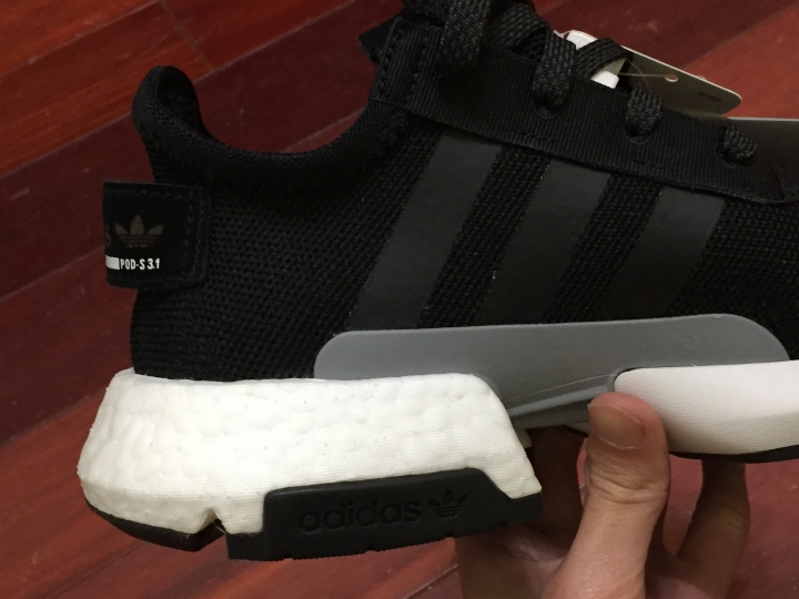 可以幫忙分辨一下這雙adidas真假嗎