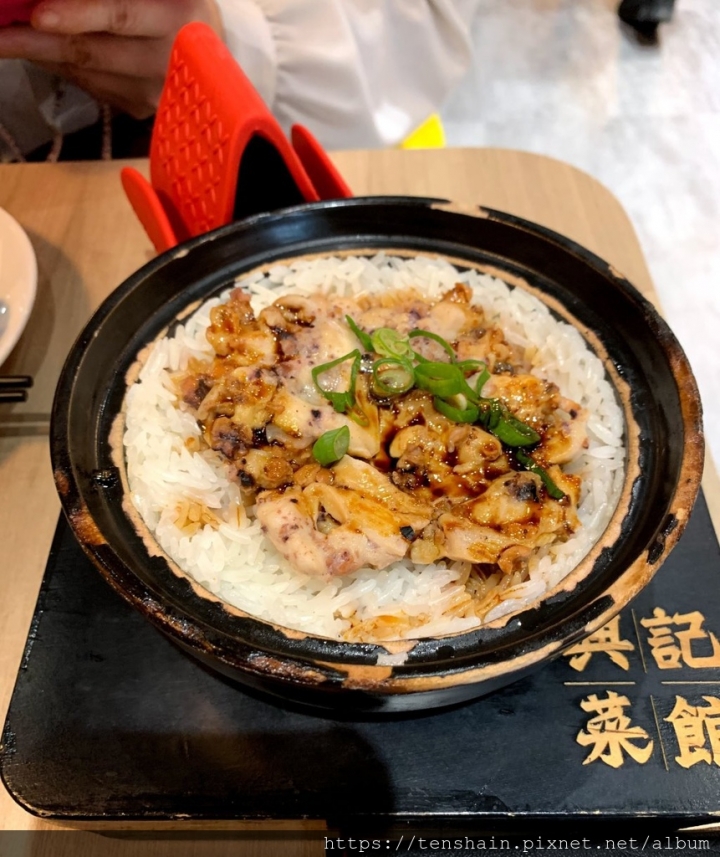 [台北美食]興記菜館煲仔飯微風南山店~真的道地嗎？