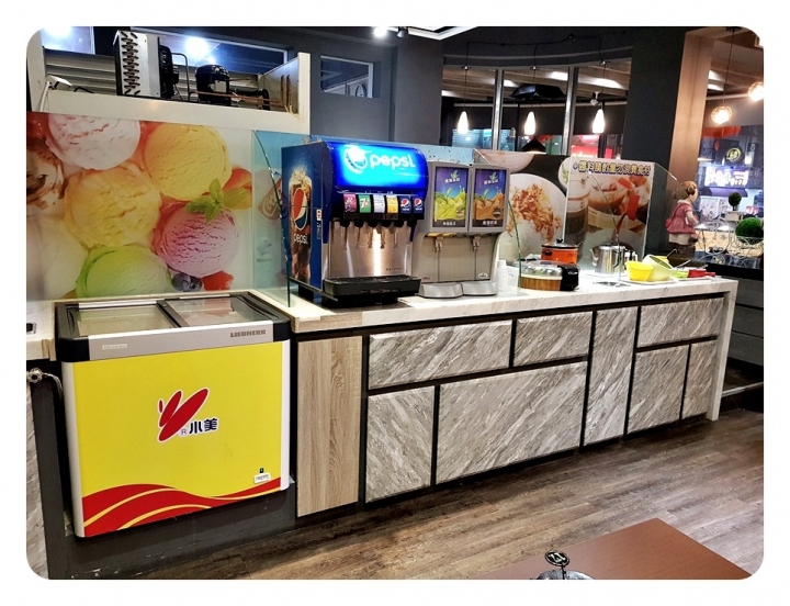 苗栗縣頭份市建國路[食鼎香 親愛的鍋]百元價位平價火鍋~ 飲料/小美冰淇淋/魯肉飯無限取用 2019食記 ~ 韓式泡菜鍋不錯吃~泡菜多!