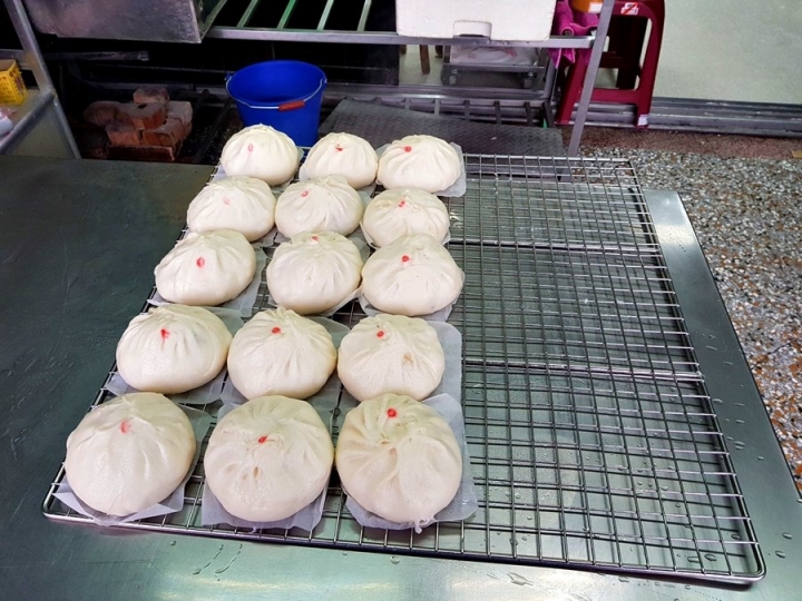 苗栗縣頭份市[山東饅頭店]義民廟附近 2019山東饅頭食記 ~ 聽說有名的是16褶肉包~~