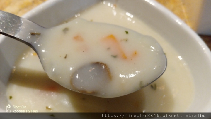 [桃園中壢-中原大學]咖啡控視角的『甯咖啡』--富有溫度的手沖咖啡簡餐店 （同步報導中原電競耳機店）