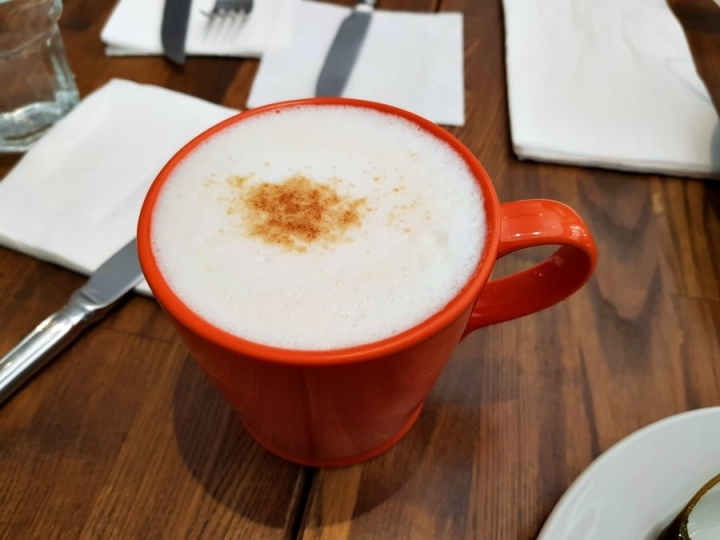 台北市松山區富錦街綠色隧道街[哈古小館]早午餐~下午茶~佈置氣氛佳~有質感~生意挺好啊~~~2019食記