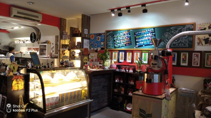 [桃園中壢-中原大學]咖啡控視角的『甯咖啡』--富有溫度的手沖咖啡簡餐店 （同步報導中原電競耳機店）