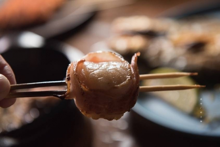 麥仔食。台北｜4AM柒日 酒食处｜炭火燒烤專門店~深夜食堂越夜越有吸引力｜松山區美食推薦 @麥仔の生活日記