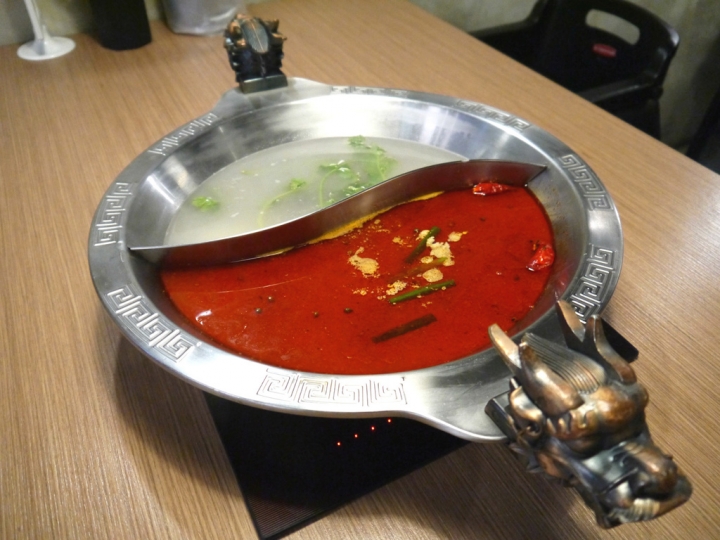 【台北市 內湖區/捷運葫洲站】川老爺麻辣鍋-火鍋熱炒通通有，溫體牛買一送一超划算