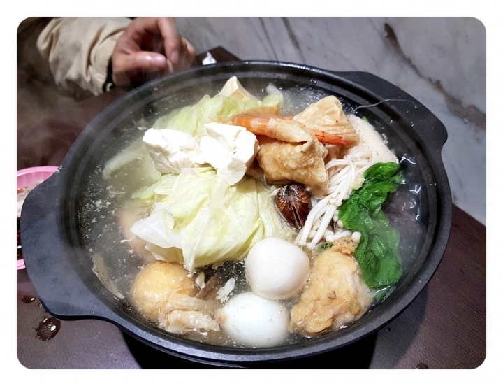 苗栗縣頭份市建國路[食鼎香 親愛的鍋]百元價位平價火鍋~ 飲料/小美冰淇淋/魯肉飯無限取用 2019食記 ~ 韓式泡菜鍋不錯吃~泡菜多!