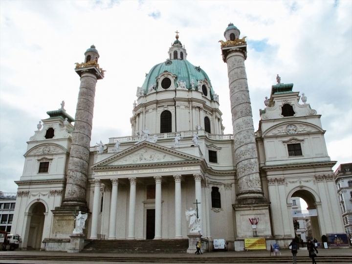 【Wien.走跳】維也納市區景點百水公寓、聖史蒂芬教堂、霍夫堡與卡爾教堂
