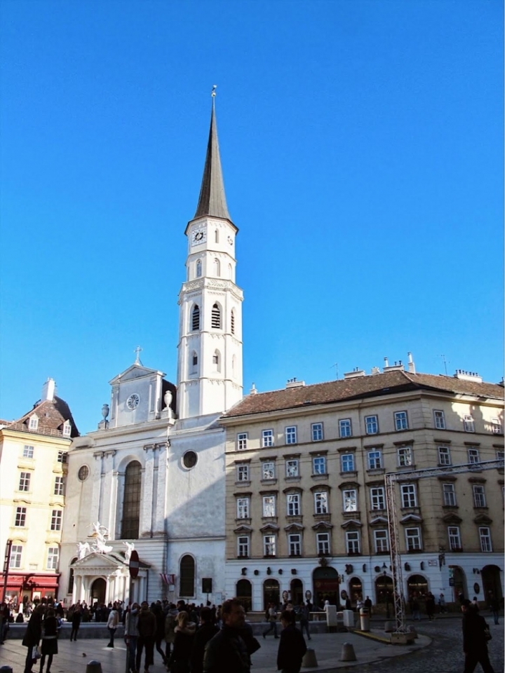 【Wien.走跳】維也納市區景點百水公寓、聖史蒂芬教堂、霍夫堡與卡爾教堂