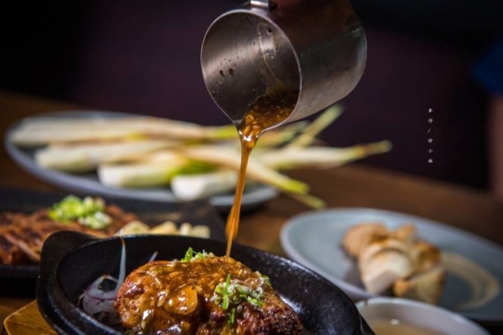 麥仔食。台北｜4AM柒日 酒食处｜炭火燒烤專門店~深夜食堂越夜越有吸引力｜松山區美食推薦 @麥仔の生活日記
