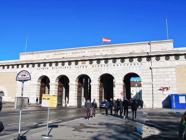 【Wien．走跳】維也納市區景點百水公寓、聖史蒂芬教堂、霍夫堡與卡爾教堂