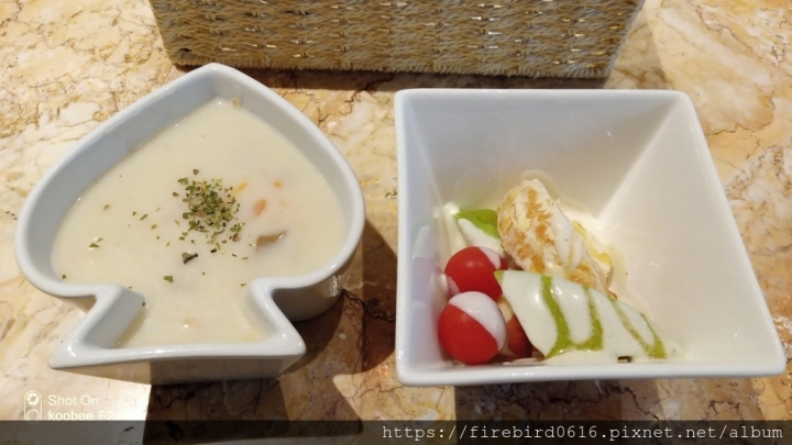 [桃園中壢-中原大學]咖啡控視角的『甯咖啡』--富有溫度的手沖咖啡簡餐店 （同步報導中原電競耳機店）