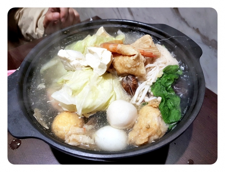 苗栗縣頭份市建國路[食鼎香 親愛的鍋]百元價位平價火鍋~ 飲料/小美冰淇淋/魯肉飯無限取用 2019食記 ~ 韓式泡菜鍋不錯吃~泡菜多!