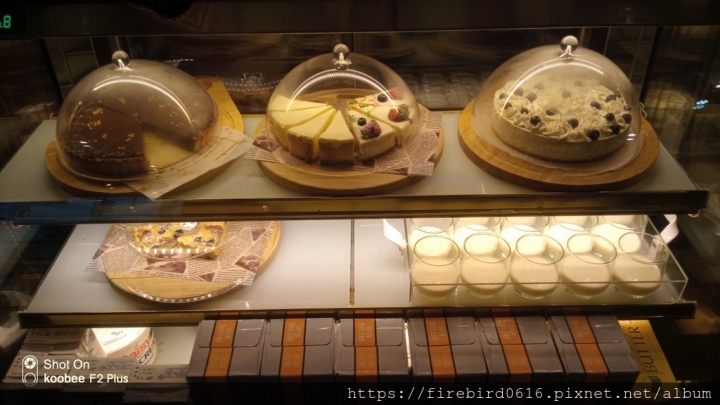 [桃園中壢-中原大學]咖啡控視角的『甯咖啡』--富有溫度的手沖咖啡簡餐店 （同步報導中原電競耳機店）