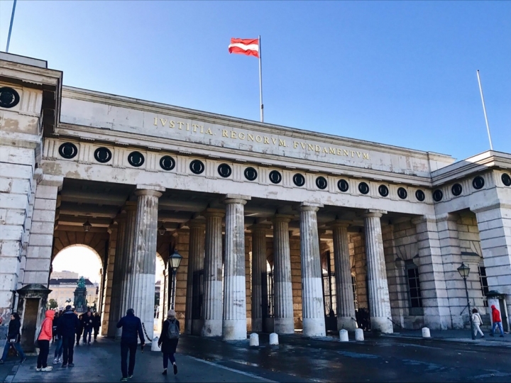 【Wien．走跳】維也納市區景點百水公寓、聖史蒂芬教堂、霍夫堡與卡爾教堂