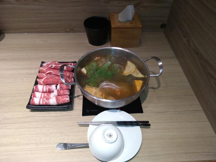 [推薦]近六張犁捷運站步行6分鐘的鍋集院食膳鍋物*一試成主顧的養生湯頭令人驚豔!