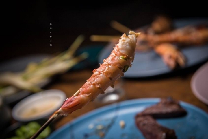 麥仔食。台北｜4AM柒日 酒食处｜炭火燒烤專門店~深夜食堂越夜越有吸引力｜松山區美食推薦 @麥仔の生活日記