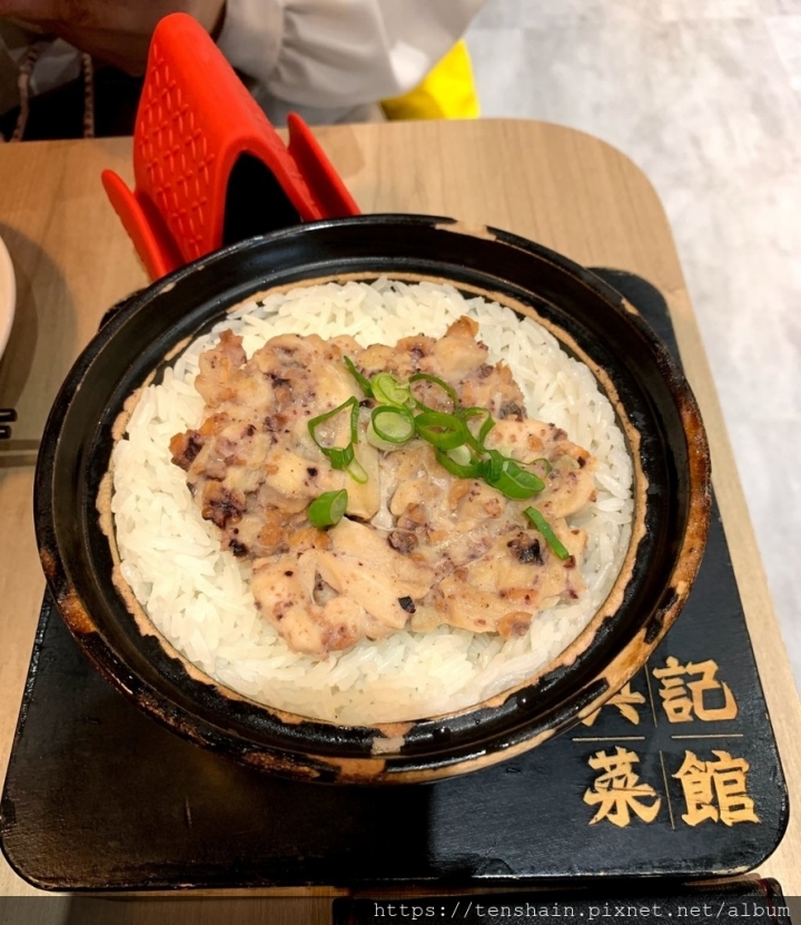 [台北美食]興記菜館煲仔飯微風南山店~真的道地嗎？