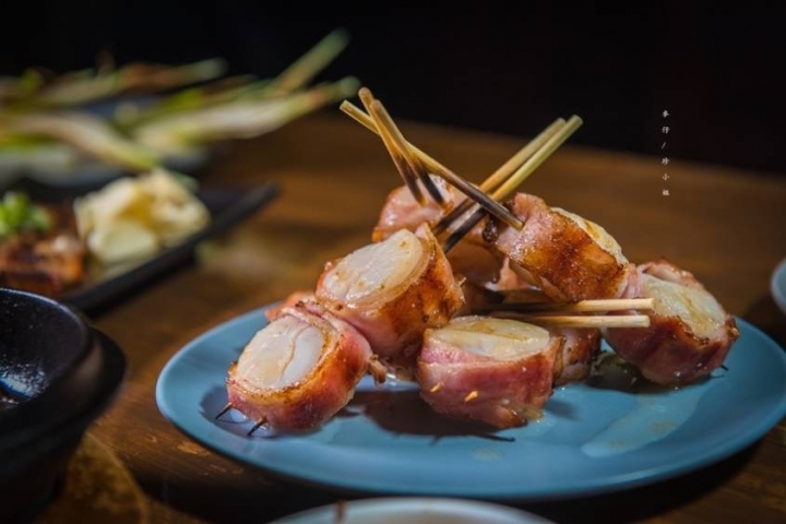 麥仔食。台北｜4AM柒日 酒食处｜炭火燒烤專門店~深夜食堂越夜越有吸引力｜松山區美食推薦 @麥仔の生活日記