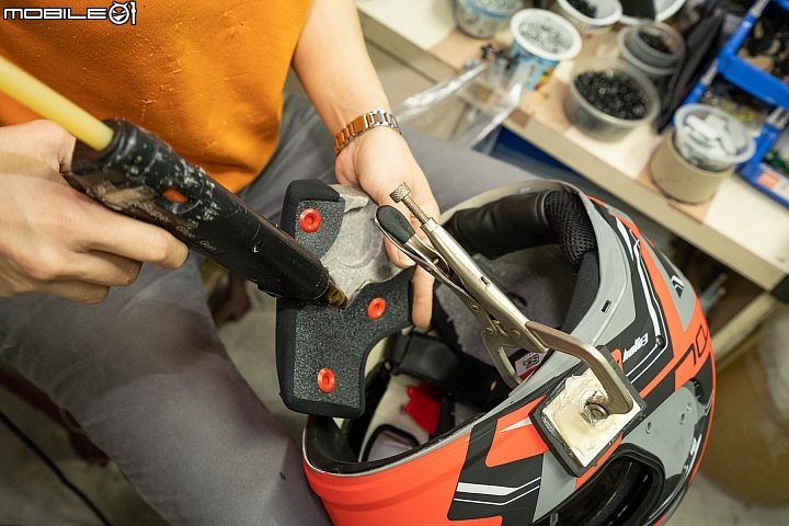 破解對國產帽的迷思！SOL HELMETS 安全帽撞擊測試實驗室、生產線參訪