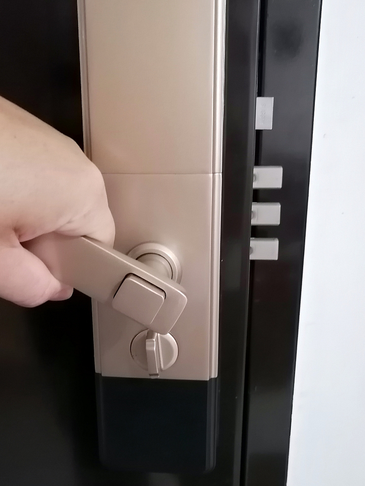 兩道門安裝電子鎖(EZSET PL2S0S10-RF + LOKIN 6611)的評估歷程