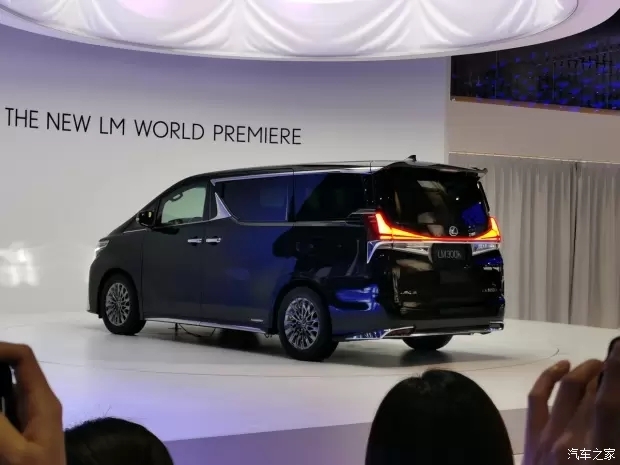 LM300h實車亮相！