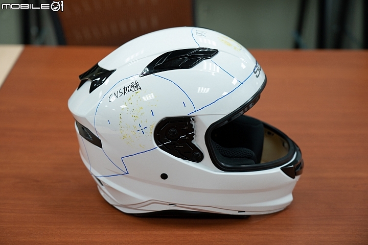 破解對國產帽的迷思！SOL HELMETS 安全帽撞擊測試實驗室、生產線參訪