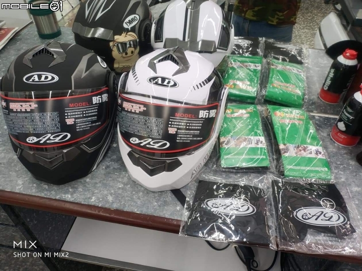 可以放兩頂全罩的yamaha 勁豪