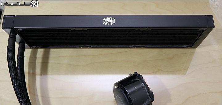 開箱 ARGB 燈效與散熱兼具 CM 酷瑪 MasterLiquid ML360R 一體水冷