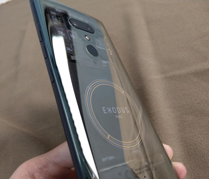 買了, HTC EXDOUS 1 科技質感  [開箱]