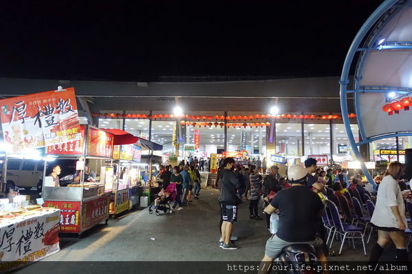 豐原八方夜市．50元比臉還大的超厚爆汁嫩雞排@阿煌香雞排