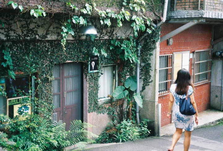 [Nikon TW20 QD]底片裝了就只好拍底片[Kodak 400]