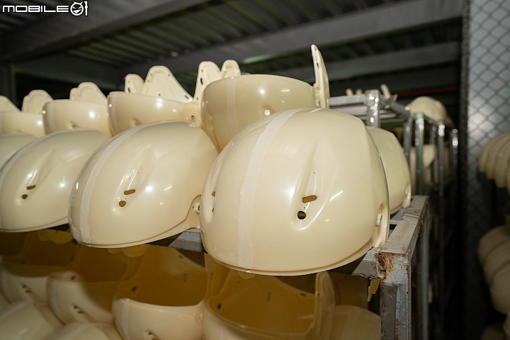 破解對國產帽的迷思！SOL HELMETS 安全帽撞擊測試實驗室、生產線參訪