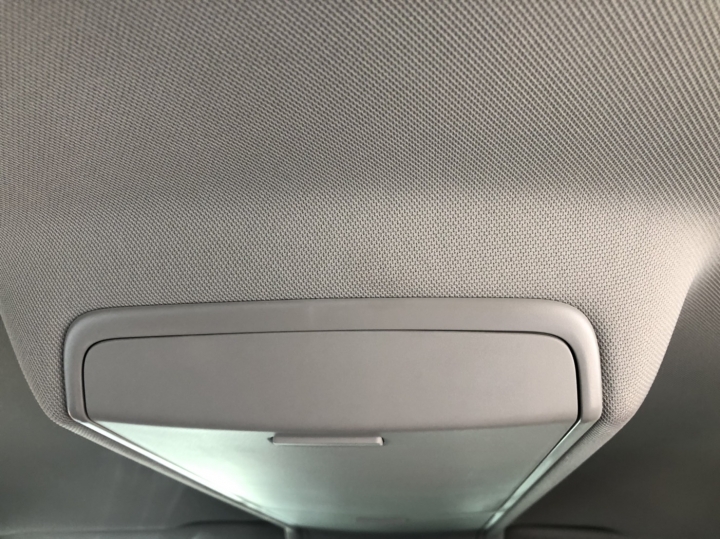 Volkswagen Tiguan 330Allspce 後座閱讀燈維修慘況