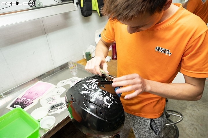 破解對國產帽的迷思！SOL HELMETS 安全帽撞擊測試實驗室、生產線參訪