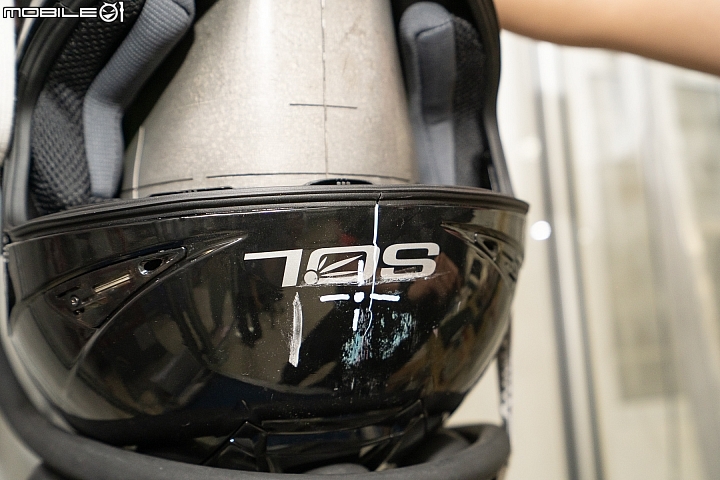 破解對國產帽的迷思！SOL HELMETS 安全帽撞擊測試實驗室、生產線參訪