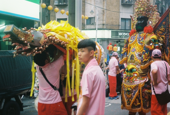 [Nikon TW20 QD]底片裝了就只好拍底片[Kodak 400]