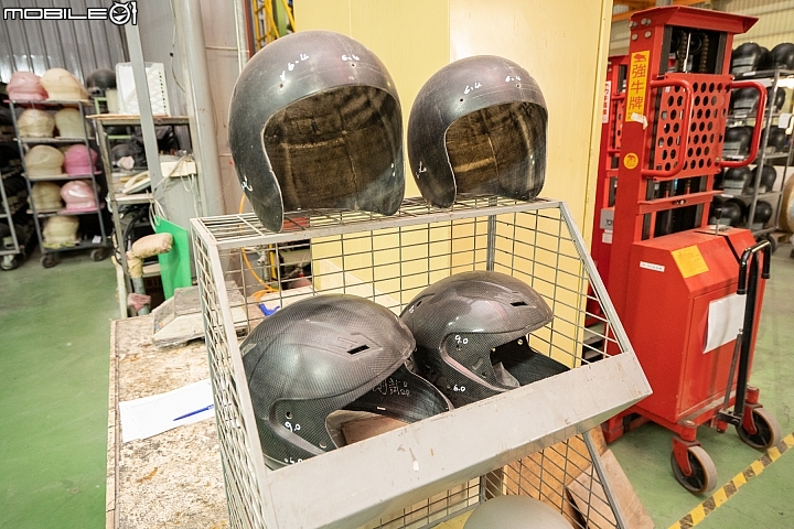 破解對國產帽的迷思！SOL HELMETS 安全帽撞擊測試實驗室、生產線參訪