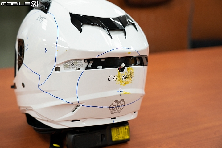 破解對國產帽的迷思！SOL HELMETS 安全帽撞擊測試實驗室、生產線參訪