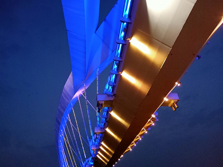 realme 3小試 平價機打電量不稀奇、看點在超級夜景！